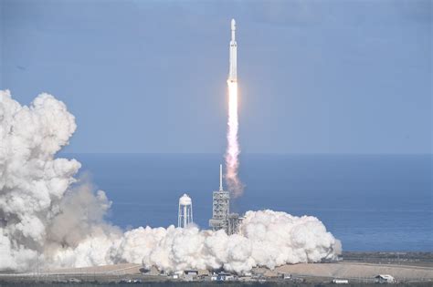 SpaceX Falcon Heavy launch photographs | Wings Over New Zealand