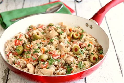 Easy arroz con pollo recipe - Caribbean Chicken and rice | Kitchen Dreaming