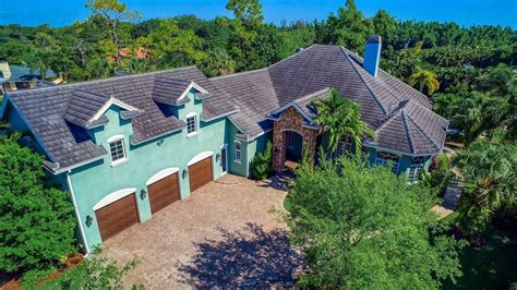 Justin Thomas' House In Jupiter Florida Is The Perfect Crib