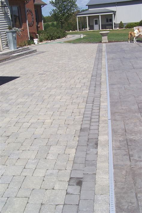 Stone Patio 1 - Goetz LandscapingGoetz Landscaping