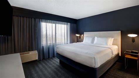 Hotel with 24/7 Airport Shuttle near CVG Airport