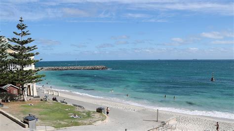 Cottesloe: Huge shark sighting forces popular Perth beach to close twice in one day | The Advertiser