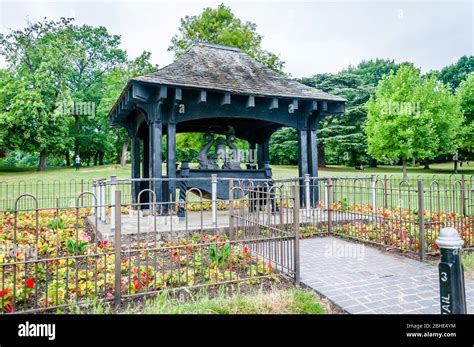 Crystal palace park maze hi-res stock photography and images - Alamy