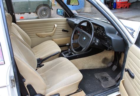 CarGuysMalaysia: Referencing the Interior BMW E21