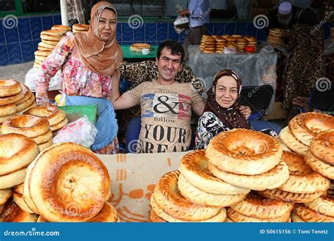 塔吉克斯坦：贸易在食物市场上 编辑类照片. 图片 包括有 微笑, 妇女, 摆在, 食物, 人们, 人员, 开放 - 50615156