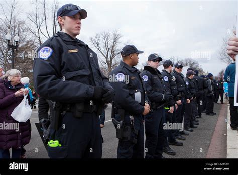 Stock photo police formation - laderauction