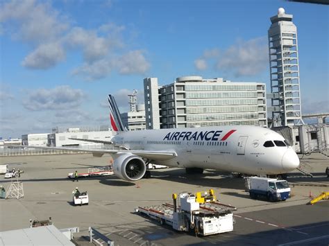 Air France: Economy Class trip review Kansai to Paris - SKYTRAX