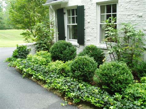 landscaping-next-to-house-foundation-awesome-this-looks-nice-and-seems ...