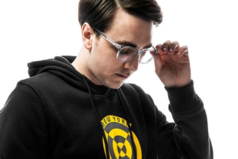 Zenni Unveils New Gamer Eyewear With CoD League Player Clayster