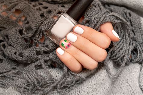 Stun in Style: White Nail Designs with Color for a Chic Manicure - Click Here to Get Inspired!