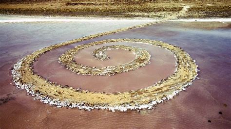 Ein Meisterwerk der Land Art: Spiral Jetty von Robert Smithson - Artsper Magazine