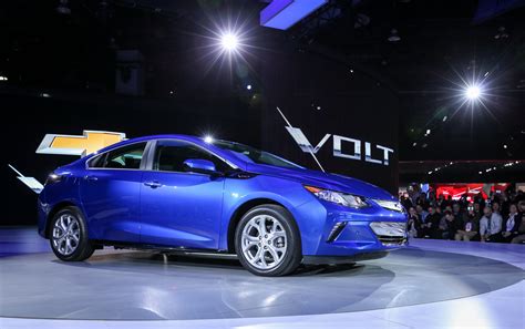 New Chevy Volt Electric Car Can Go 50 Miles on a Single Battery Charge - Big Green Purse