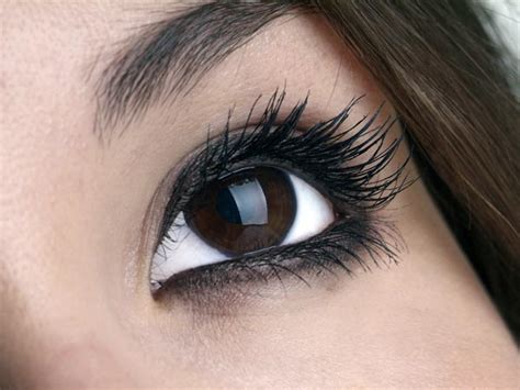 Tips To Remove Kajal From Eyes - Boldsky.com