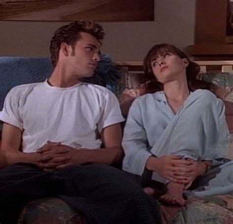 Dylan McKay (Luke Perry) and Brenda Walsh (Shannen Doherty) in Beverly Hills, 90210 | Luke perry ...