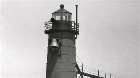 Fog horn at lighthouse - South Haven Michigan - YouTube