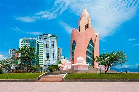Tháp Trầm Hương Nha Trang - Búp măng hồng giữa lòng phố biển