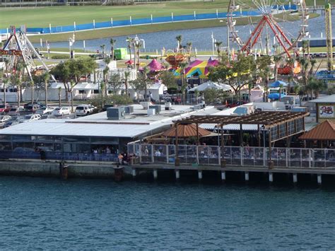 Rusty's Seafood and Oyster Bar — Florida Beach Bar