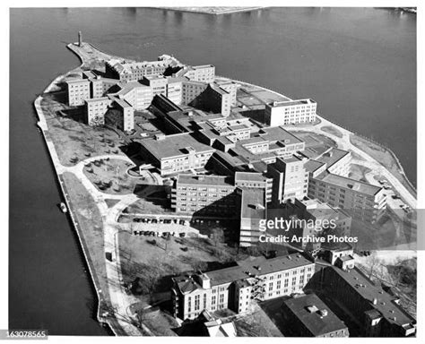 606 Rikers Island Jail Photos & High Res Pictures - Getty Images