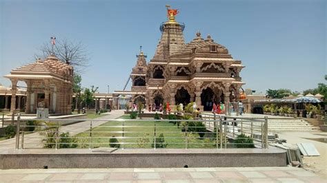 Famous temple on route udaipur! - Reviews, Photos - Sanwariaji Temple ...