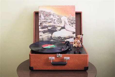 Led Zeppelin - Houses of the holy, vinyl - Vinyl gif animations, record player gifs, vinyl ...