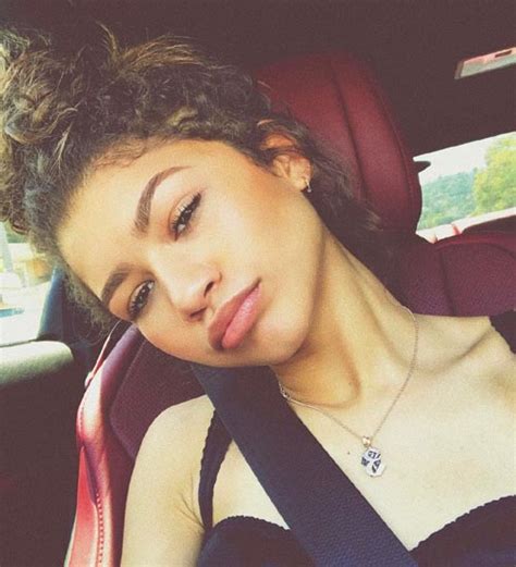 Top 16 Pictures of Zendaya Without Makeup | Styles At Life