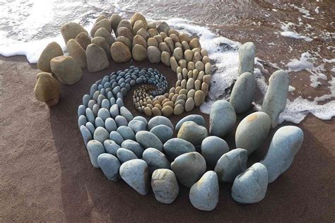 Sculptor Weaves Stones, Shells, and Leaves Into Spellbinding Patterns