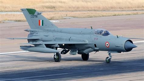 IAF grounds MiG-21 fighter jets amid probe into Rajasthan crash | Latest News India - Hindustan ...