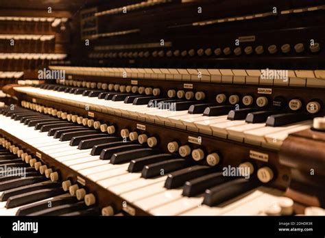 Pipe organ keyboard hi-res stock photography and images - Alamy