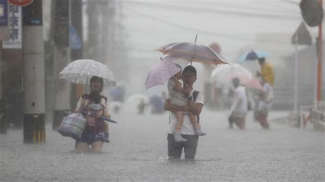 Japan roept miljoen inwoners op te schuilen voor noodweer | NOS