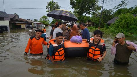 Indonesia: 19 Killed and 7 missing as devastating flash floods and ...