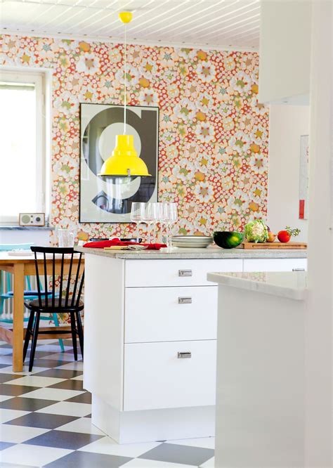 Brighten up your kitchen with floral wallpaper – Artofit