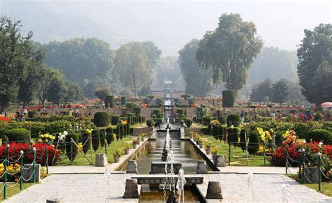 Architecture of Shalimar Bagh - Green Kashmir Travels