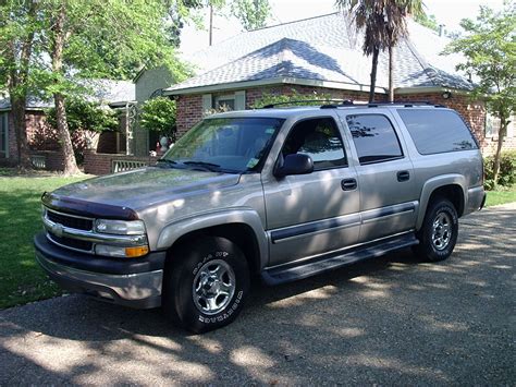 2003 Chevrolet Suburban - Information and photos - MOMENTcar