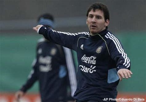 Messi returns to training in Barcelona