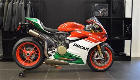 Review of Ducati Panigale 1299 R Final Edition 2018: pictures, live photos & description Ducati ...