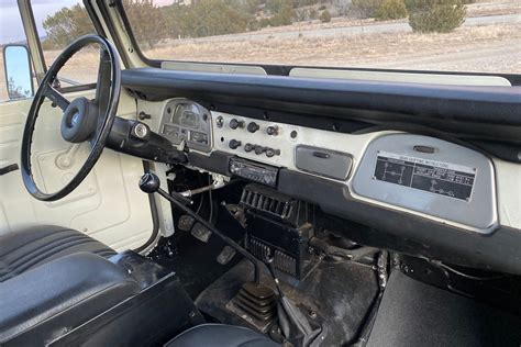 1974 TOYOTA LAND CRUISER FJ40 - Interior - 239063