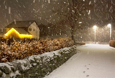 UK weather latest: Storm Deirdre lashes Britain with freezing rain ...