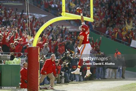 Tony Gonzalez Chiefs Photos and Premium High Res Pictures - Getty Images