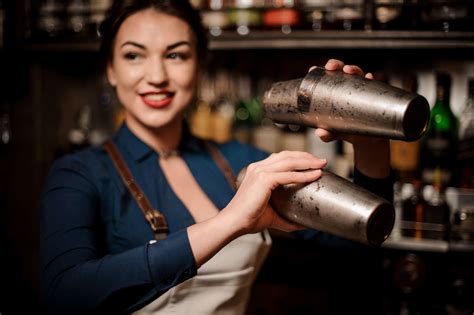 5 Qualities that Every Standout Bartender Possesses