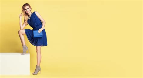 What Color Shoes Go with Navy Blue Dresses: 11 Cool Combinations