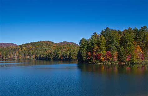 Unicoi Lake at Unicoi State Park, Helen GA [OC] [3110x2027] : lakeporn