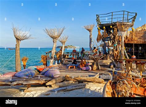 Zodiac Bar, Sunrise Beach, Koh Lipe, Satun Stock Photo - Alamy