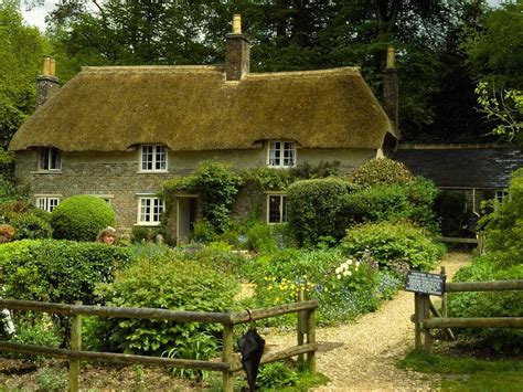 20 Gorgeous English Thatched Cottages