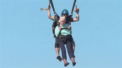 104-year-old Chicago woman becomes oldest person to tandem skydive