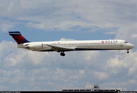 N921DN Delta Air Lines McDonnell Douglas MD-90-30 Photo by M. Najberg ...