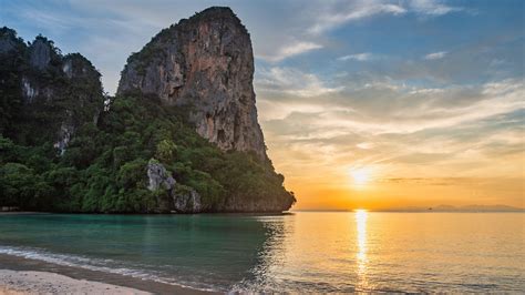 Tropical islands sunset view with ocean and white sand at Railay Beach ...