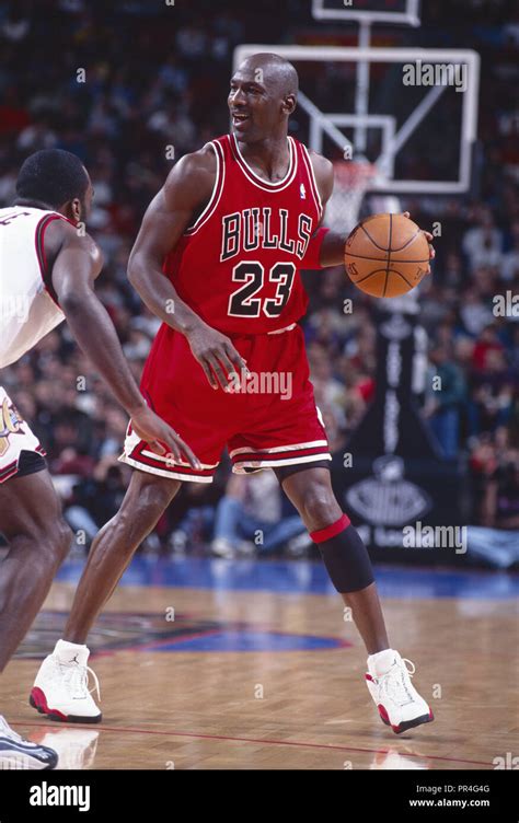 Michael jordan 1998 bulls hi-res stock photography and images - Alamy