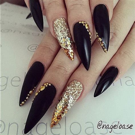 35+ Fearless Stiletto Nail Art Designs 2022