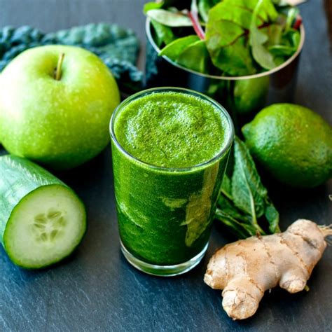 4 Reasons To Drink Green Smoothies First Thing