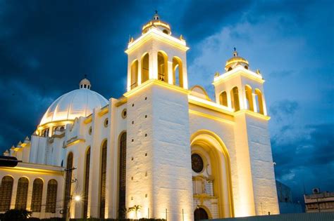 Iluminación de Catedral metropolitana de San Salvador - El Salvador ...